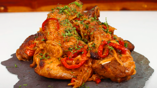 Alitas BBQ encebolladas